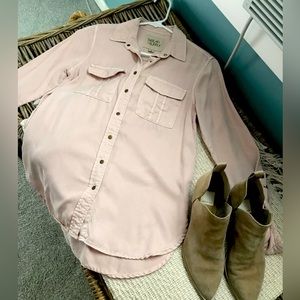 Like new Thread & Supply, button up shirt!